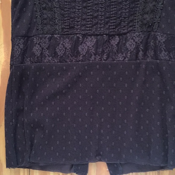 Lace-detail button-back top - Picture 3 of 6